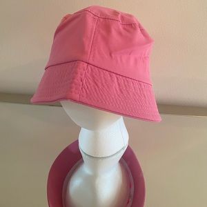 Adult pink bucket hat NWOT!